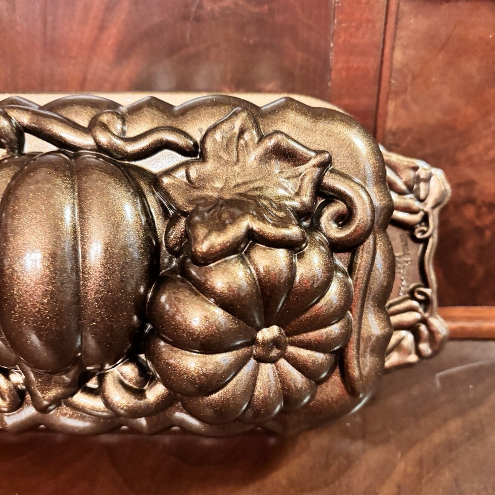 Williams Sonoma Nordic Ware Great Pumpkin Loaf Pan Autumn Botanical Cakelet Pan - Picture 8 of 8